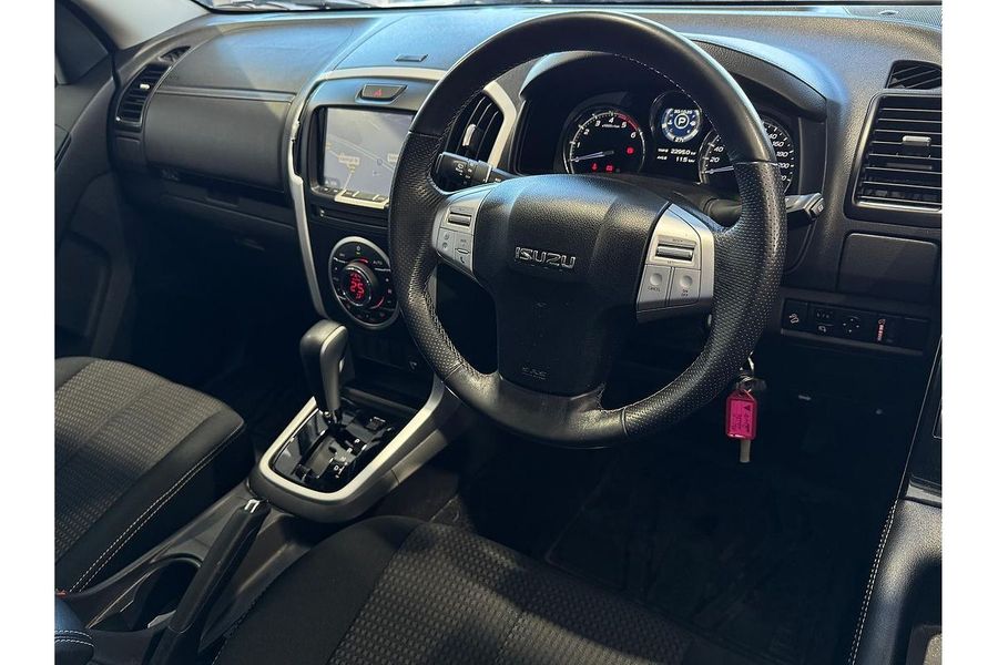 2021 Isuzu MU-X LS-U Photo 2