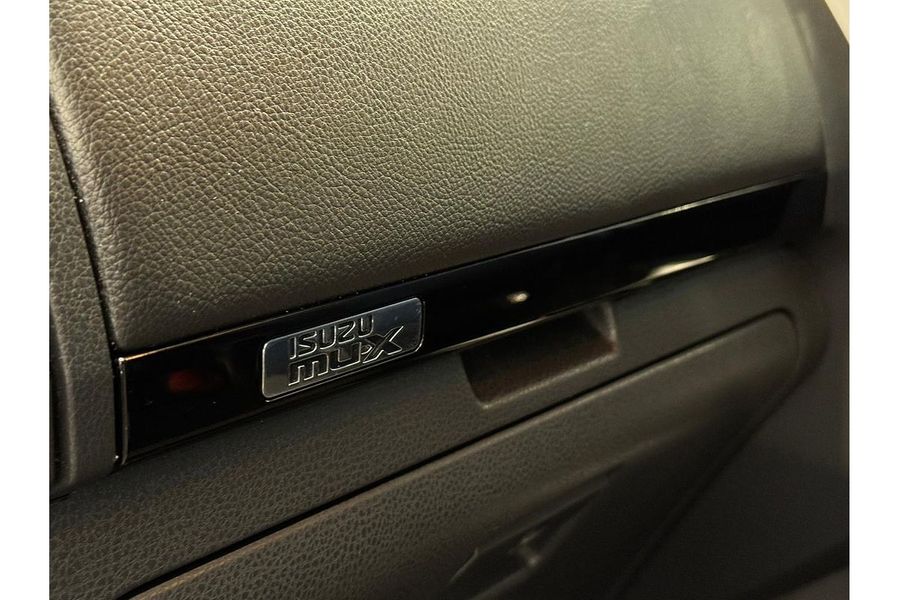 2021 Isuzu MU-X LS-U Photo 9