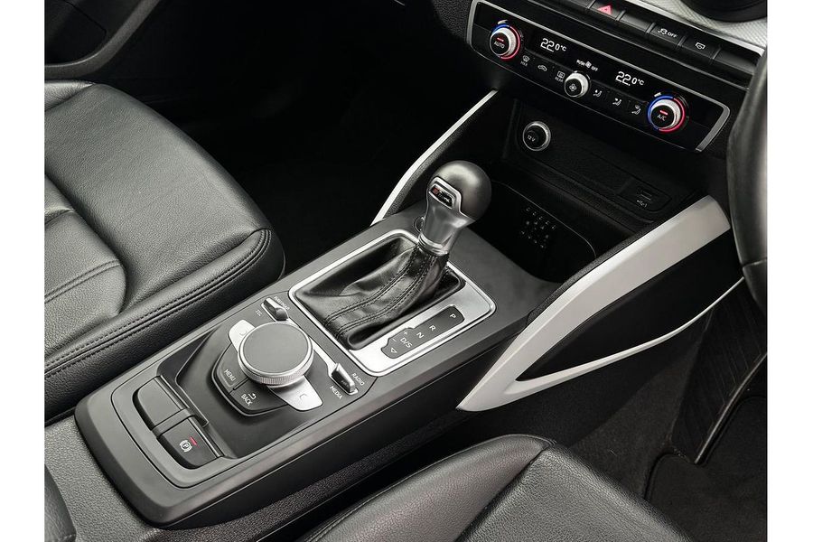 2018 Audi Q2 35 TFSI design GA Photo 10